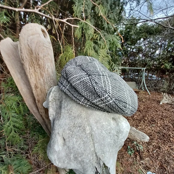 Expression Tweed Cap - Picture 8 of 10